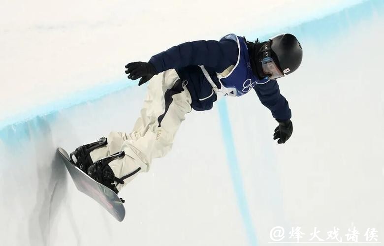 米兰冬奥|“U池之王”平野步梦带伤闯进决赛,单板世界只有伤痕累累的孤勇者 米兰冬奥|“U池之王”平野步梦带伤闯进决赛,单板世界只有伤痕累累的孤勇者