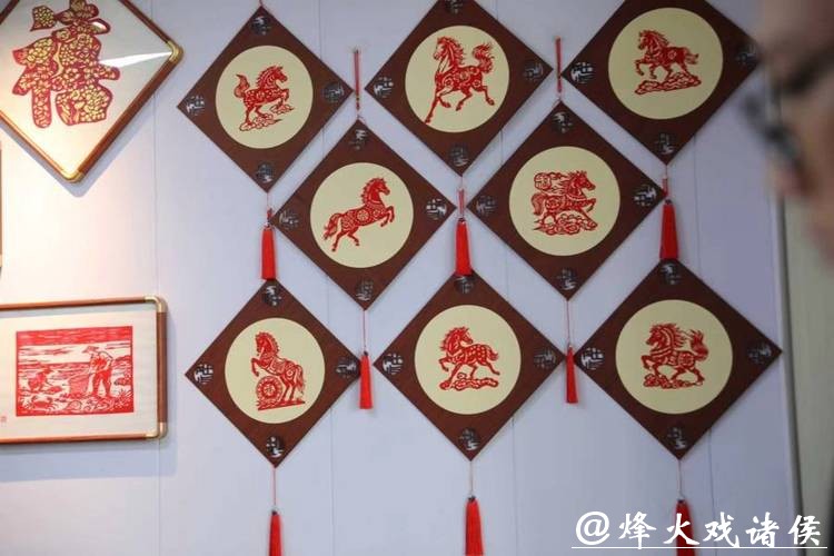 沪郊一群街坊的另类“忙年”:一张红纸、一把剪刀,共同剪出浓浓年味 沪郊一群街坊的另类“忙年”:一张红纸、一把剪刀,共同剪出浓浓年味